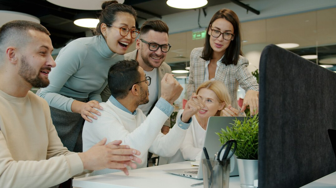 inspiring leader with team